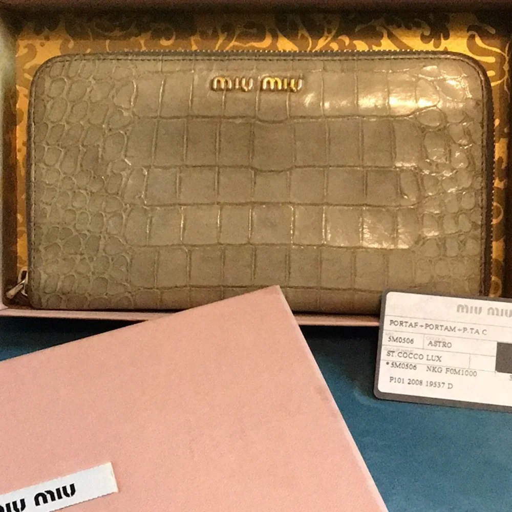 Miu Miu authentic zip around wallet - Picture 2 of 14